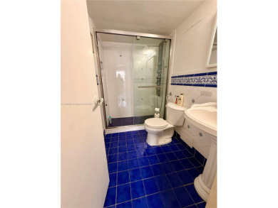 This beautifully updated and spacious split 2 beds/2 baths