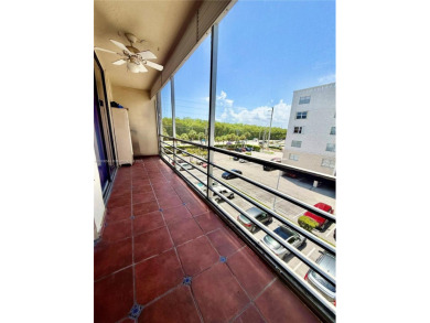 This beautifully updated and spacious split 2 beds/2 baths