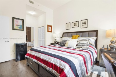 Spacious 2 bed / 2 bath condo in the heart of Aventura! Bright