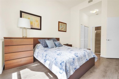 Spacious 2 bed / 2 bath condo in the heart of Aventura! Bright