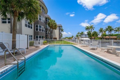 Spacious 2/2 condo in Fort Lauderdale's Heritage Landings. From