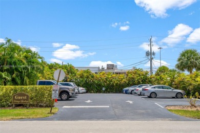 Spacious 2/2 condo in Fort Lauderdale's Heritage Landings. From
