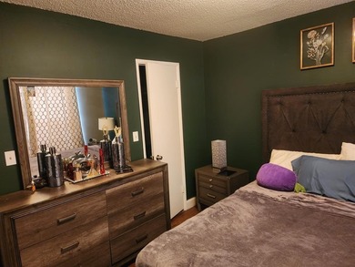 BEAUTIFUL 2BR/2BA CORNER UNIT IN MOVE-IN CONDITION, FEATURING AN