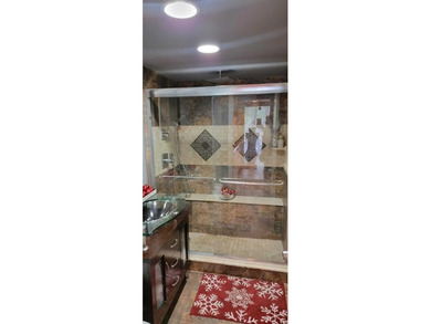 BEAUTIFUL 2BR/2BA CORNER UNIT IN MOVE-IN CONDITION, FEATURING AN