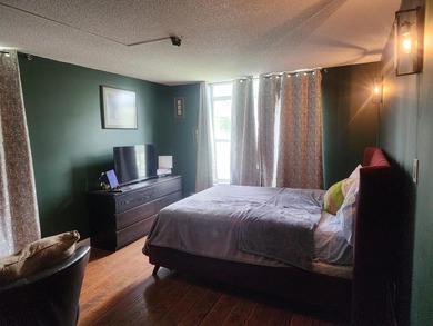 BEAUTIFUL 2BR/2BA CORNER UNIT IN MOVE-IN CONDITION, FEATURING AN