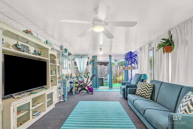 4/3 GORGEOUS & MOVE IN READY! OPEN FLOOR PLANS, HIGH, VAULTED