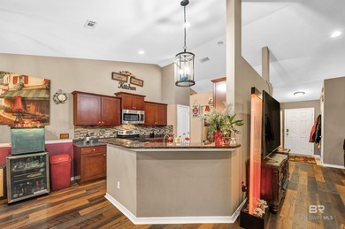 4/3 GORGEOUS & MOVE IN READY! OPEN FLOOR PLANS, HIGH, VAULTED