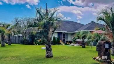 4/3 GORGEOUS & MOVE IN READY! OPEN FLOOR PLANS, HIGH, VAULTED