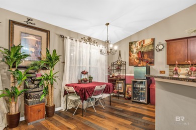 4/3 GORGEOUS & MOVE IN READY! OPEN FLOOR PLANS, HIGH, VAULTED