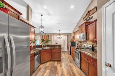 4/3 GORGEOUS & MOVE IN READY! OPEN FLOOR PLANS, HIGH, VAULTED