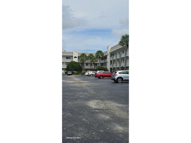 Excellent conditions 1B/1B in highly desirable Sunrise Lakes 55+