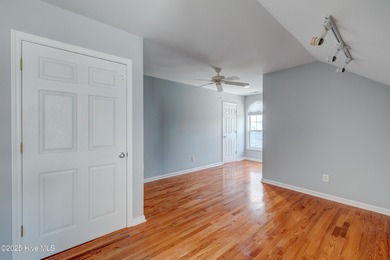 Beautiful Coastal Townhome Near Carolina Beach Just one mile