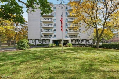 Discover this wonderful condo at the Carlton House, conveniently