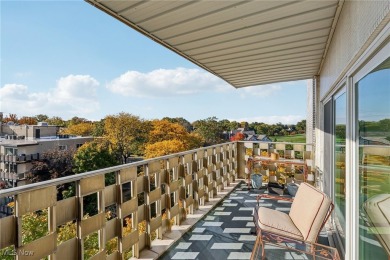 Discover this wonderful condo at the Carlton House, conveniently