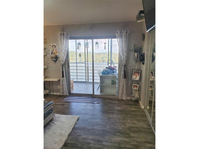 NICELY RENOVATED TURNKEY 1 BEDROOM, 1.5 BATH 1 BED, 1 BATH