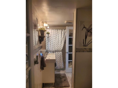 NICELY RENOVATED TURNKEY 1 BEDROOM, 1.5 BATH 1 BED, 1 BATH