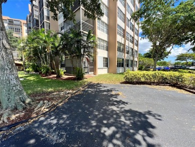 Spacious Corner Unit in sought after 55+ Community.Welcome to