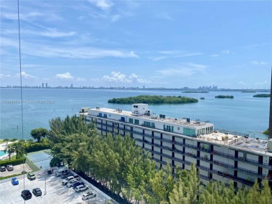 Spacious 2 bed/2 bath split floor plan with beutiful bay views