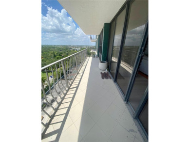 Spacious 2 bed/2 bath split floor plan with beutiful bay views