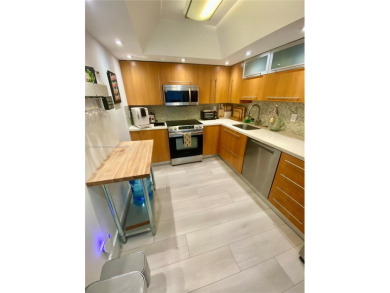 Spacious 2 bed/2 bath split floor plan with beutiful bay views