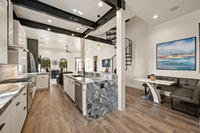 Experience Lakeside Luxury Living at Its Finest!

Discover