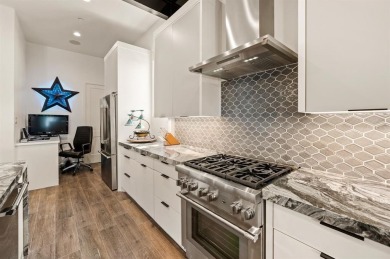 Experience Lakeside Luxury Living at Its Finest!

Discover