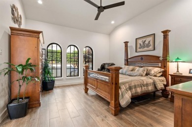 Experience Lakeside Luxury Living at Its Finest!

Discover