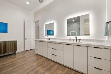 Experience Lakeside Luxury Living at Its Finest!

Discover