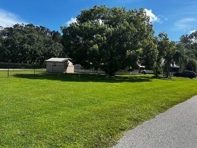 Charming 2 Bedroom, 2.5 Bathroom Mobile Home on Fenced Corner