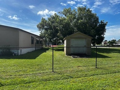 Charming 2 Bedroom, 2.5 Bathroom Mobile Home on Fenced Corner