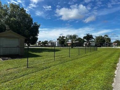 Charming 2 Bedroom, 2.5 Bathroom Mobile Home on Fenced Corner