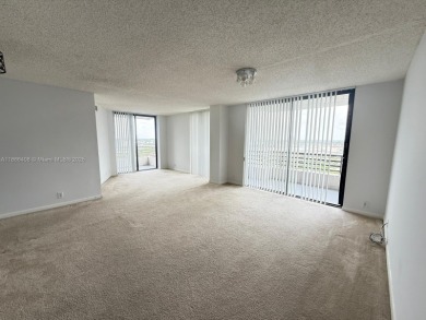 Beautiful 2/2 in heart of Aventura! This spacious unit is pet