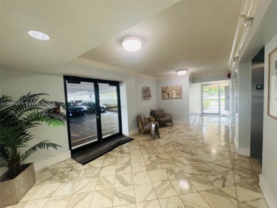 Move in ready 2/2 in nice area of North Miami. Well maintained