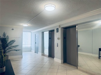 Move in ready 2/2 in nice area of North Miami. Well maintained