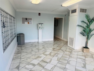 Move in ready 2/2 in nice area of North Miami. Well maintained