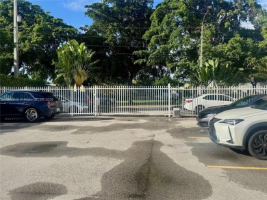 Move in ready 2/2 in nice area of North Miami. Well maintained