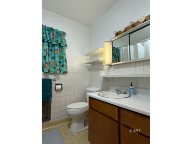 Charming 2 bedroom, 1 bath home with 916 sq.ft. on a large