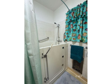 Charming 2 bedroom, 1 bath home with 916 sq.ft. on a large