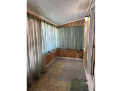 Charming 2 bedroom, 1 bath home with 916 sq.ft. on a large