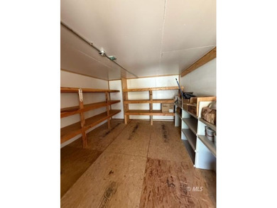 Charming 2 bedroom, 1 bath home with 916 sq.ft. on a large