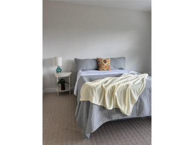 One or more photo(s) has been virtually staged. A great deal!