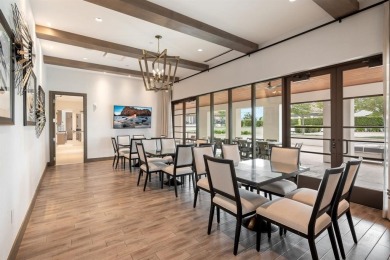 Experience Lakeside Luxury Living at Its Finest!

Discover