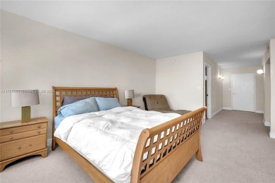 Huge 2/2.5 sundrenched corner unit sits at the canopy of the