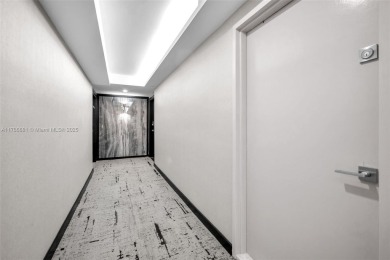 Huge 2/2.5 sundrenched corner unit sits at the canopy of the