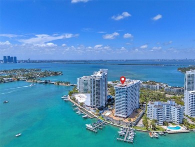 Huge 2/2.5 sundrenched corner unit sits at the canopy of the