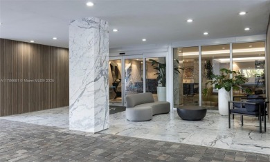 Huge 2/2.5 sundrenched corner unit sits at the canopy of the