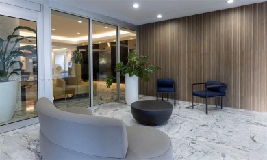 Huge 2/2.5 sundrenched corner unit sits at the canopy of the