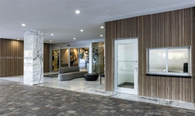 Huge 2/2.5 sundrenched corner unit sits at the canopy of the