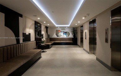 Huge 2/2.5 sundrenched corner unit sits at the canopy of the