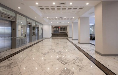 Huge 2/2.5 sundrenched corner unit sits at the canopy of the